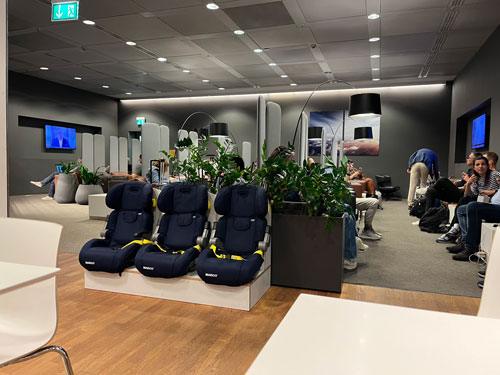 the casual seating area in Lufthansa's Business Class lounge in Munich